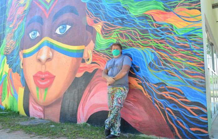 Artista plástico de Queimados produz grafites nos muros da cidade