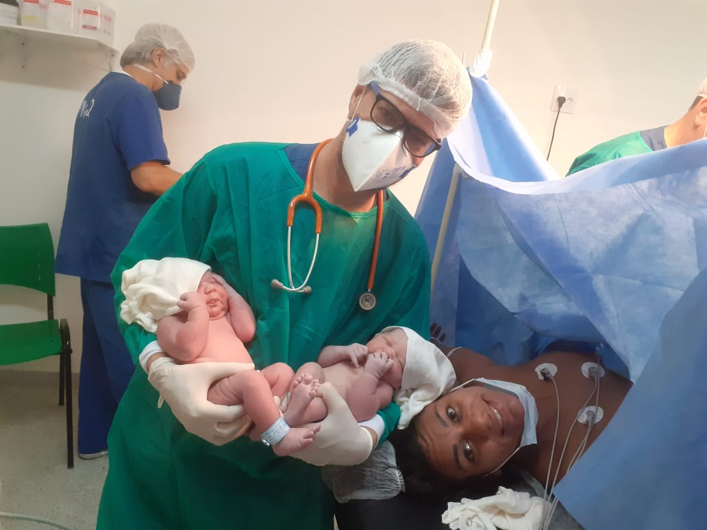 Maternidade de Queimados celebra o primeiro nascimento de gêmeos