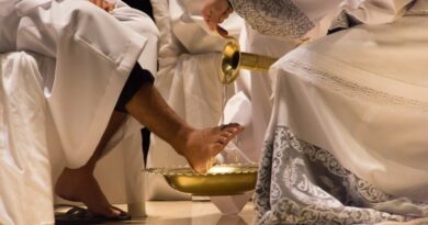 Quinta-feira santa missa do lava pés