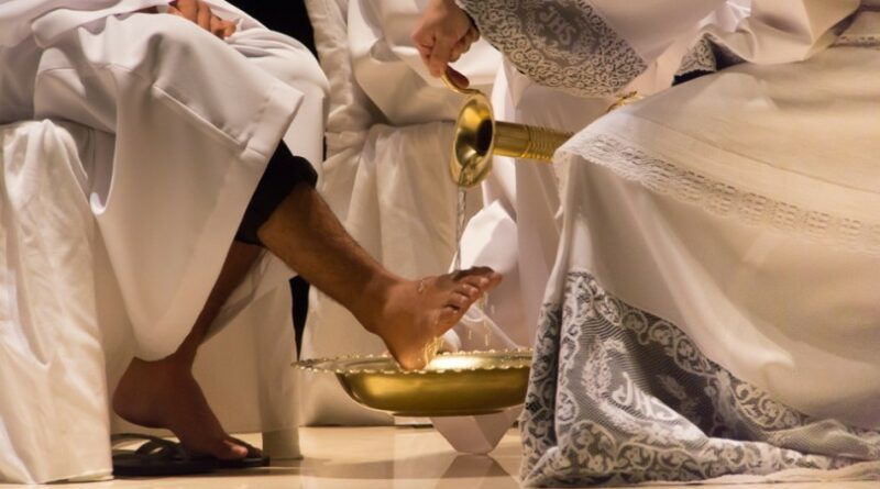 Quinta-feira santa missa do lava pés