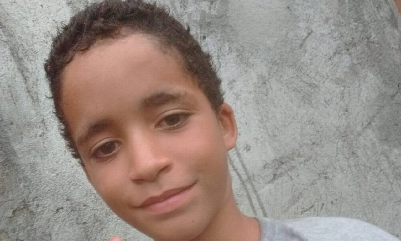 Kauan, de 12 anos, foi morto na noite de sábado quando saiu de casa para comprar comida Foto Facebook Reprodução