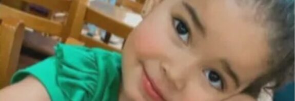 Menina Heloísa dos Santos Silva, de 3 anos, foi baleada dentro do carro da família no Arco Metropolitano — Foto Reprodução